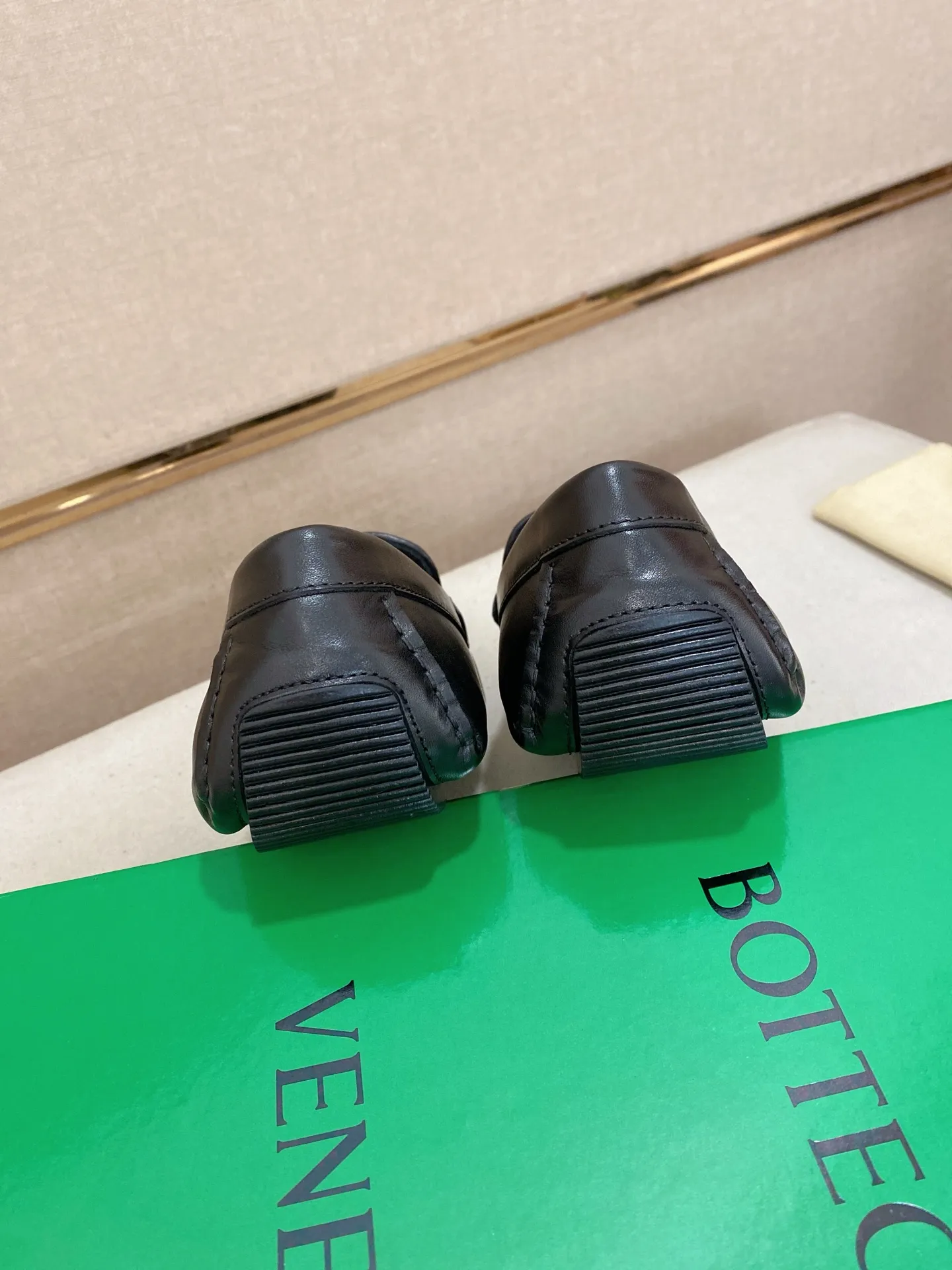 Men's shoes 💰 400💰 (Niu Li + Niu Pad) [BV] latest hot style‼ ️Casual men's shoes, uppers imported first-layer cowhide ➕Full imported cowhide lining✔️Exquisite workmanship, excellent foot feel, special rubber soles✔️, cool and fashionable, the latest fashion, fashionable outsole, hurry up. Code number: 38-44 (can be customized to 37.45, non-refundable)
